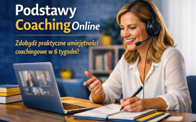 Kobieta uczy się coachingu online. Kurs podstawy coachingu online