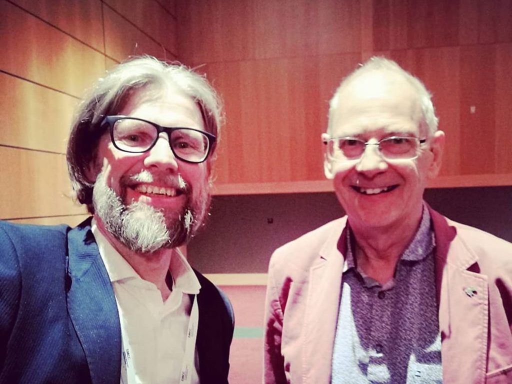 Dobry mentor to coach plus doświadczenie – dlaczego kompetencje coachingowe są fundamentem mentoringu? 1 Konferencja EMCC Global Dublin 2019 rok. Po lewej Robert Łężak a po prawej profesor David Clutterbuck